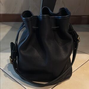 Elegant Black Leather Bucket Bag